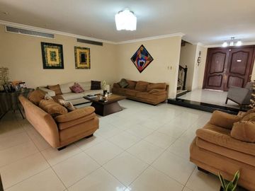 Casa en Venta, Portón Lomas - Urdesa, 3 Niveles, Ascensor, Norte Gye.