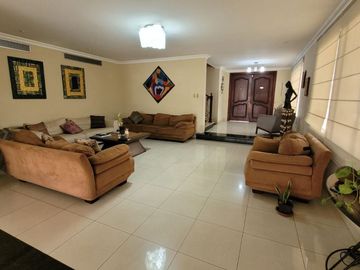 Casa en Venta, Portón Lomas - Urdesa, 3 Niveles, Ascensor, Norte Gye.