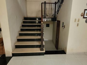 Casa en Venta, Portón Lomas - Urdesa, 3 Niveles, Ascensor, Norte Gye.