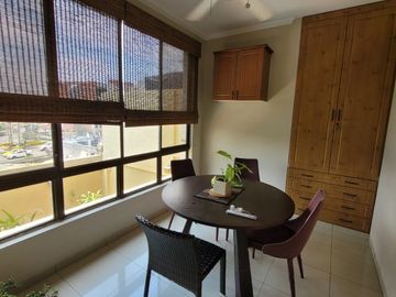 Casa en Venta, Portón Lomas - Urdesa, 3 Niveles, Ascensor, Norte Gye.