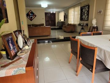 Casa en Venta, Portón Lomas - Urdesa, 3 Niveles, Ascensor, Norte Gye.