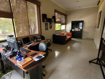Casa en Venta, Portón Lomas - Urdesa, 3 Niveles, Ascensor, Norte Gye.
