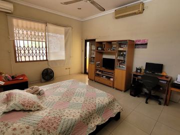 Casa en Venta, Portón Lomas - Urdesa, 3 Niveles, Ascensor, Norte Gye.