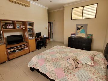 Casa en Venta, Portón Lomas - Urdesa, 3 Niveles, Ascensor, Norte Gye.