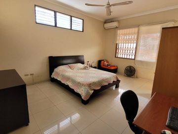Casa en Venta, Portón Lomas - Urdesa, 3 Niveles, Ascensor, Norte Gye.