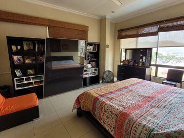 Casa en Venta, Portón Lomas - Urdesa, 3 Niveles, Ascensor, Norte Gye.