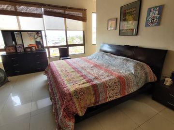 Casa en Venta, Portón Lomas - Urdesa, 3 Niveles, Ascensor, Norte Gye.