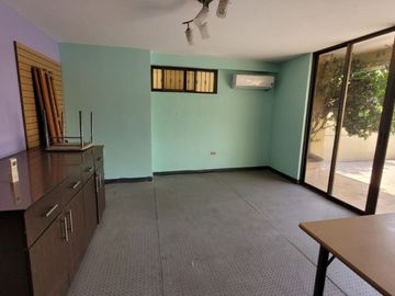 Casa en Venta, Portón Lomas - Urdesa, 3 Niveles, Ascensor, Norte Gye.