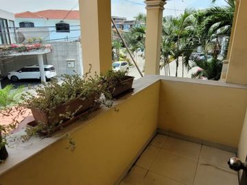Casa en Venta, Portón Lomas - Urdesa, 3 Niveles, Ascensor, Norte Gye.