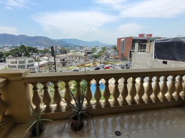 Casa en Venta, Portón Lomas - Urdesa, 3 Niveles, Ascensor, Norte Gye.