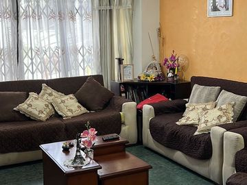 Casa de venta Sangolqui, conjunto privado, esquinera con 2 garajes, amplio terreno , a pocos minutos Hospital IESS