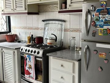 Casa de venta Sangolqui, conjunto privado, esquinera con 2 garajes, amplio terreno , a pocos minutos Hospital IESS