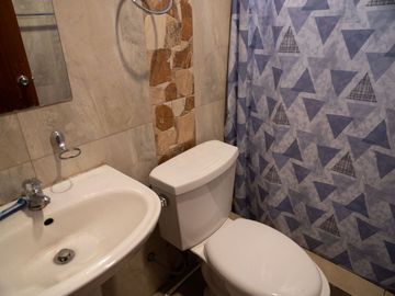 Casa Rentera en Venta, 2 Departamentos, Sector Autopista Redondel de Gapal