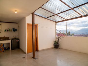 Casa Rentera en Venta, 2 Departamentos, Sector Autopista Redondel de Gapal