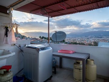 Casa Rentera en Venta, 2 Departamentos, Sector Autopista Redondel de Gapal