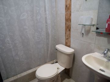 Casa Rentera en Venta, 2 Departamentos, Sector Autopista Redondel de Gapal