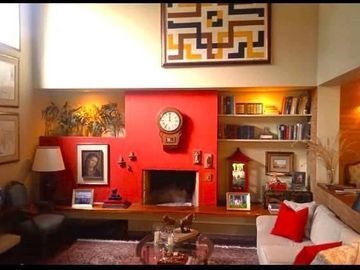 Vendo Hermosa Casa en Surco con Chimenea y Jardines cerca Av. Primavera