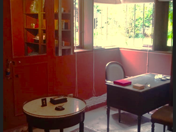Vendo Hermosa Casa en Surco con Chimenea y Jardines cerca Av. Primavera