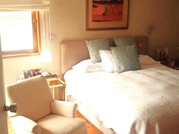 Vendo Hermosa Casa en Surco con Chimenea y Jardines cerca Av. Primavera