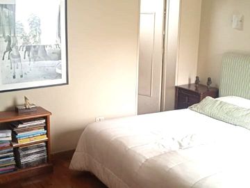Vendo Hermosa Casa en Surco con Chimenea y Jardines cerca Av. Primavera