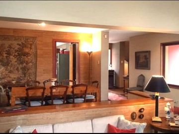 Vendo Hermosa Casa en Surco con Chimenea y Jardines cerca Av. Primavera