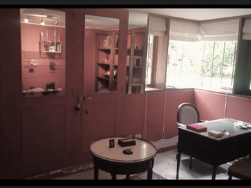 Vendo Hermosa Casa en Surco con Chimenea y Jardines cerca Av. Primavera