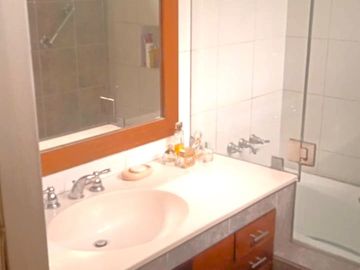 Vendo Hermosa Casa en Surco con Chimenea y Jardines cerca Av. Primavera