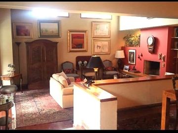 Vendo Hermosa Casa en Surco con Chimenea y Jardines cerca Av. Primavera