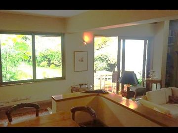 Vendo Hermosa Casa en Surco con Chimenea y Jardines cerca Av. Primavera
