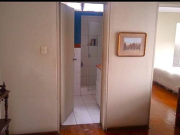 Vendo Hermosa Casa en Surco con Chimenea y Jardines cerca Av. Primavera