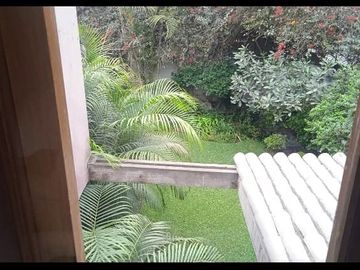 Vendo Hermosa Casa en Surco con Chimenea y Jardines cerca Av. Primavera