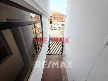 Casa En Venta De 3 Pisos En Ventanilla