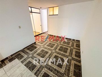 Casa En Venta De 3 Pisos En Ventanilla
