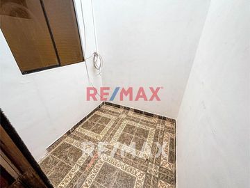 Casa En Venta De 3 Pisos En Ventanilla