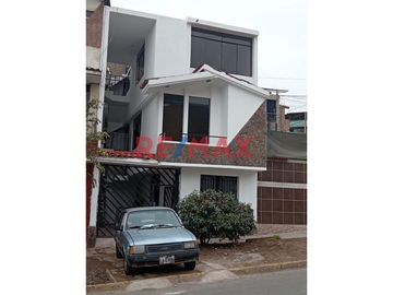 Casa En Venta De 3 Pisos En Ventanilla