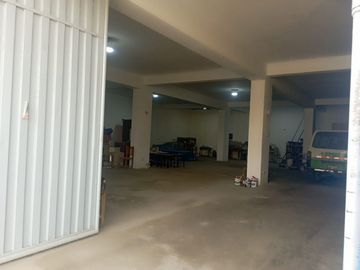 LOCAL DE 400 m2 EN PLENA AV. UNIVERSITARIA IDEAL PARA NEGOCIOS EN ZONA COMERCIAL