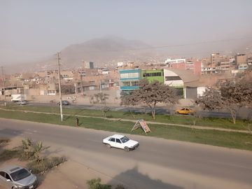 LOCAL DE 400 m2 EN PLENA AV. UNIVERSITARIA IDEAL PARA NEGOCIOS EN ZONA COMERCIAL