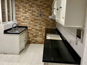 Vendo bonita casa de 3 pisos en Magdalena del Mar cerca al Club Lima Cricket
