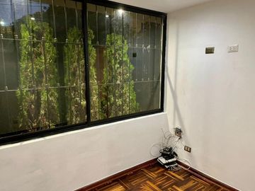 Vendo bonita casa de 3 pisos en Magdalena del Mar cerca al Club Lima Cricket