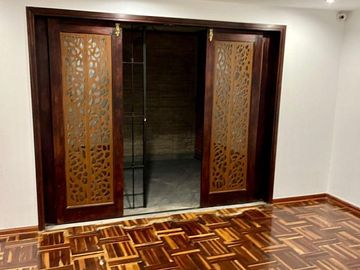 Vendo bonita casa de 3 pisos en Magdalena del Mar cerca al Club Lima Cricket