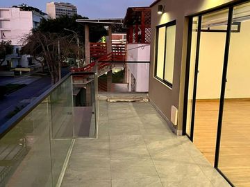 Vendo bonita casa de 3 pisos en Magdalena del Mar cerca al Club Lima Cricket