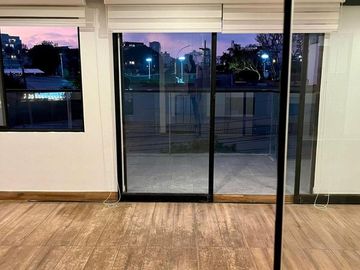 Vendo bonita casa de 3 pisos en Magdalena del Mar cerca al Club Lima Cricket