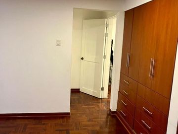 Vendo bonita casa de 3 pisos en Magdalena del Mar cerca al Club Lima Cricket