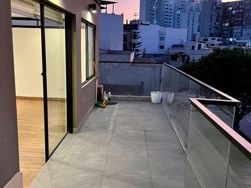 Vendo bonita casa de 3 pisos en Magdalena del Mar cerca al Club Lima Cricket