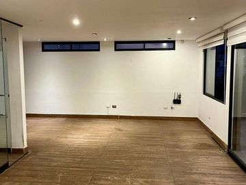 Vendo bonita casa de 3 pisos en Magdalena del Mar cerca al Club Lima Cricket