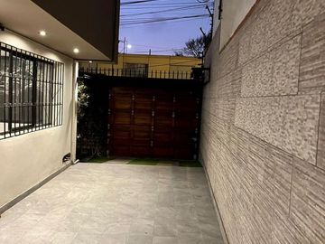 Vendo bonita casa de 3 pisos en Magdalena del Mar cerca al Club Lima Cricket