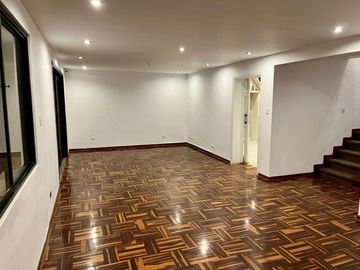 Vendo bonita casa de 3 pisos en Magdalena del Mar cerca al Club Lima Cricket