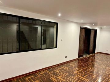 Vendo bonita casa de 3 pisos en Magdalena del Mar cerca al Club Lima Cricket