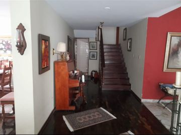 VENDO HERMOSA CASA EN SURCO