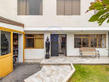 VENTA DE CASA EN MAGDALENA DEL MAR – IDEAL PARA VIVIENDA, OFICINA O CONSULTORIO